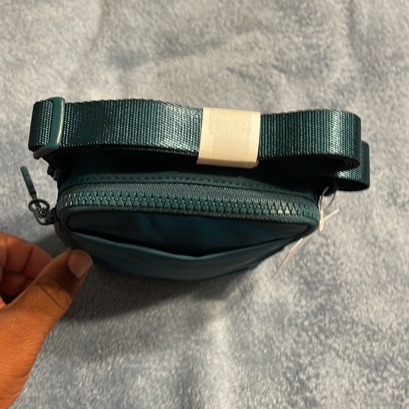 Lululemon easy access crossbody - Picture 2 of 4